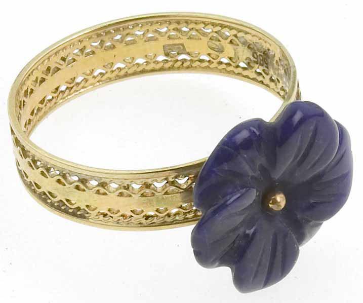 Filigraner Goldring mit einer handgravierten Amethyst Blume