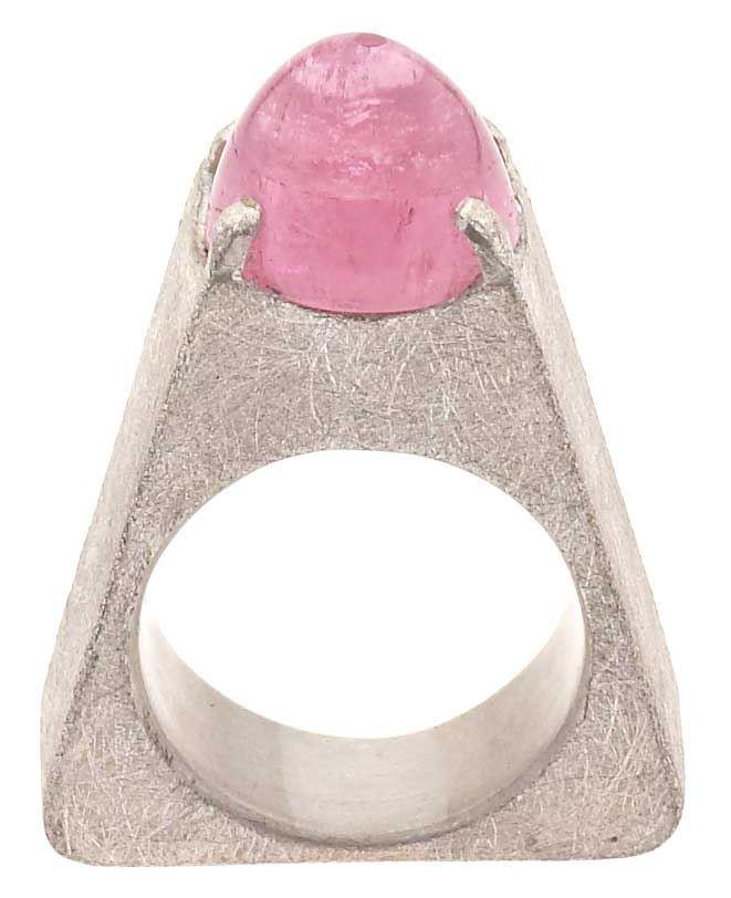 Dreieckiger Silberring mit rosa Turmalin Cabochon