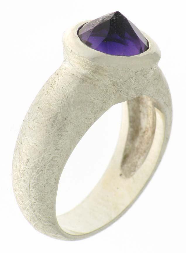 Silberring mit Amethystspitze