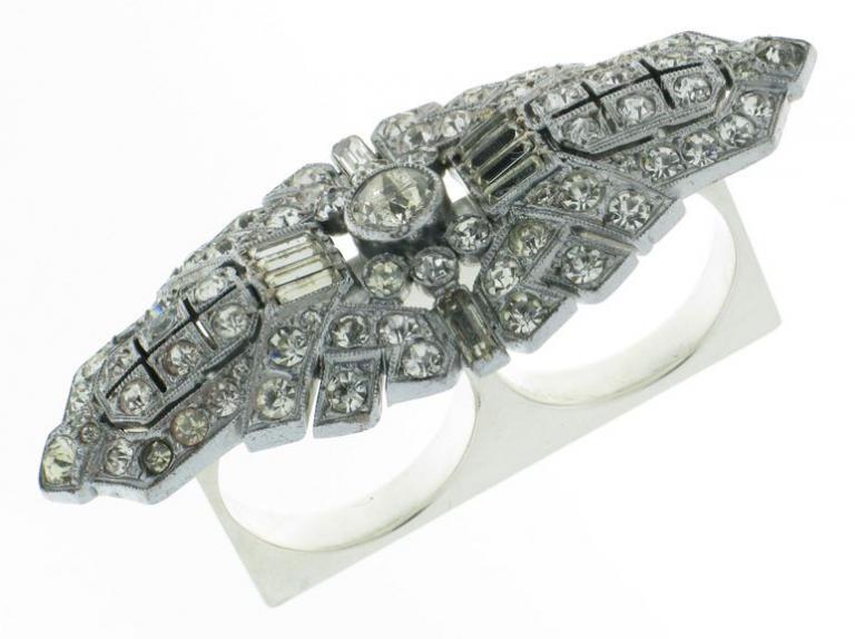 Antike Diamantbrosche aus Familienbesitz als Zweifingerring umgearbeitet