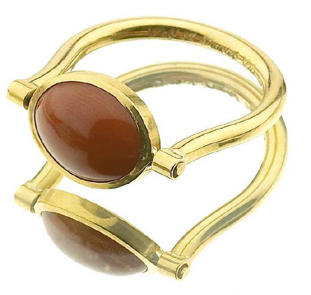 Goldring mit Korallen Cabochon