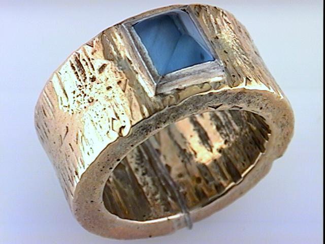 Finnengeschmiedeter Goldring mit Blautopaz