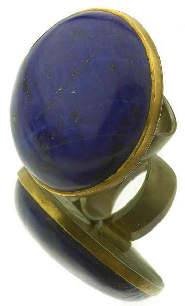 Riesiger Lapislazuli Cabochon in Gold gefasst